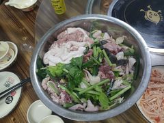 -周良天山牛杂城(天山路总店)
