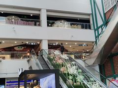 -燕莎奥特莱斯购物中心