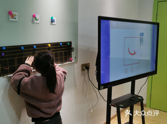 那天无意间在香格里一楼看到安特思库的老师和孩子们在进