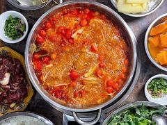 -黄利砖万峰林布依特色酸笋牛肉馆