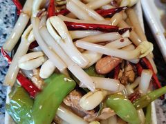 炒花生芽-天发长铁锅炖(王秀村店)