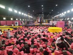 -嘿哟动霸CHUA·新潮玩运动娱乐中心·蹦床滑冰团建乐园