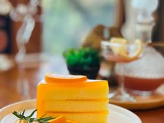 -Chom Cafe and Restaurant