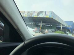 -麦德龙上海闵行商场-停车场