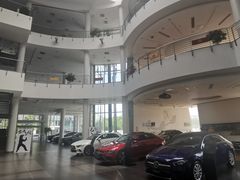 -奔驰北京极光星徽(四元桥店)