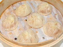 鸡汁小笼包-春家·非遗手工小吃(徐汇万科广场店)