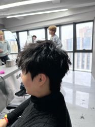 -宫铭烫发染发接发店