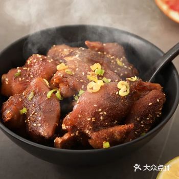 吃猪蹄吗？吃完舔手指的那种！