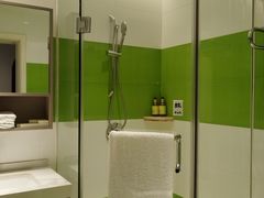 -泸州泸舍酒店(江阳区水井沟步行街店)