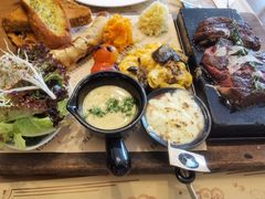 -Mark&Mars Restaurant