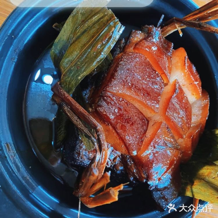 和朋友在这家家常菜馆吃的很开心！