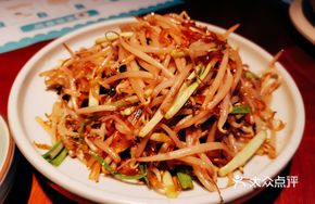 Stir-fried Garlic Shoots with Bean Sprouts