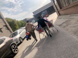 -逝水玩具折扣店