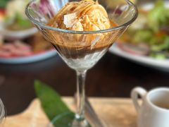 -Chom Cafe and Restaurant