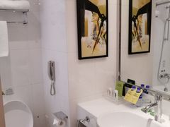 -上海虹桥君丽假日酒店(娄山关路地铁站店)