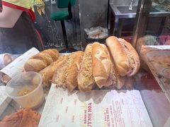 -Bánh Mì Huynh Hoa