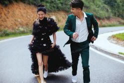 -现代经典婚纱摄影