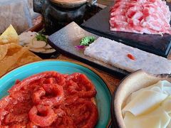 -老牌坊云南鱼豆花火锅(爱建店)
