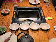 -老牌坊云南鱼豆花火锅(爱建店)