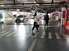 -虹桥火车站-停车场