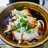 孟兄点了一个红油抄手，我点的是他们店的招牌