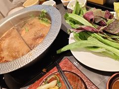 -牛YO寿喜烧·铁板烧和牛火锅自助(市府恒隆店)