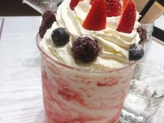 草莓白雪芝士沙沙冰-娜娜家·Nana's restaurant(国金汇店)