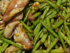 茼蒿梗炒海兔-品味居·首店·大连鲜活海鲜大连菜(东港店)