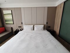 -杭州西湖湖滨银泰亚朵酒店