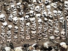 -比如骷髅墙景区