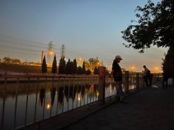 -时尚殿堂明星门店