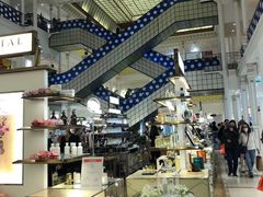 -乐蓬马歇百货公司(Rive Gauche)