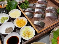 -围炉肉舍•炭烤活鳗•丹东海鲜烤肉(步行街店)
