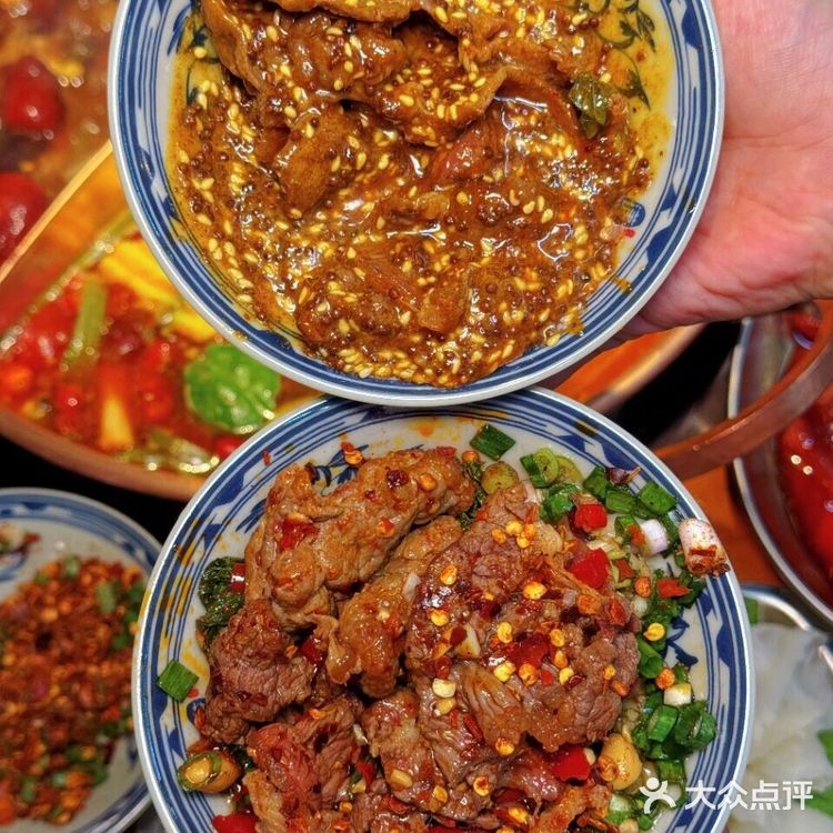 哈尼米线真才是米线界的顶流！丰富的小料和配菜