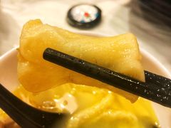 浓厚原只鸡煲花胶汤-鲜入围煮花胶鸡海鲜火锅