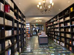 -钟书阁(松江泰晤士小镇店)