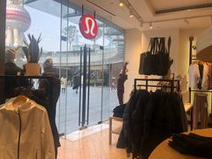 -lululemon(上海浦东IFC店)