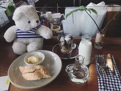 -ROAST coffee & eatery