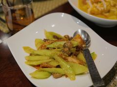 芥兰炒脆猪肉-食肆&Fourteen(武林夜市店)