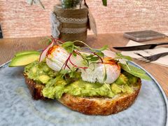 牛油果温泉蛋吐司-O'mills Sourdough Bakery&Bistro(永嘉路店)