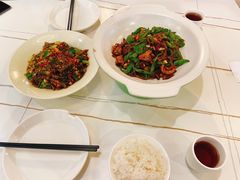 -阿瓦山寨·湘菜现炒·剁椒鱼头王(咸阳总店)
