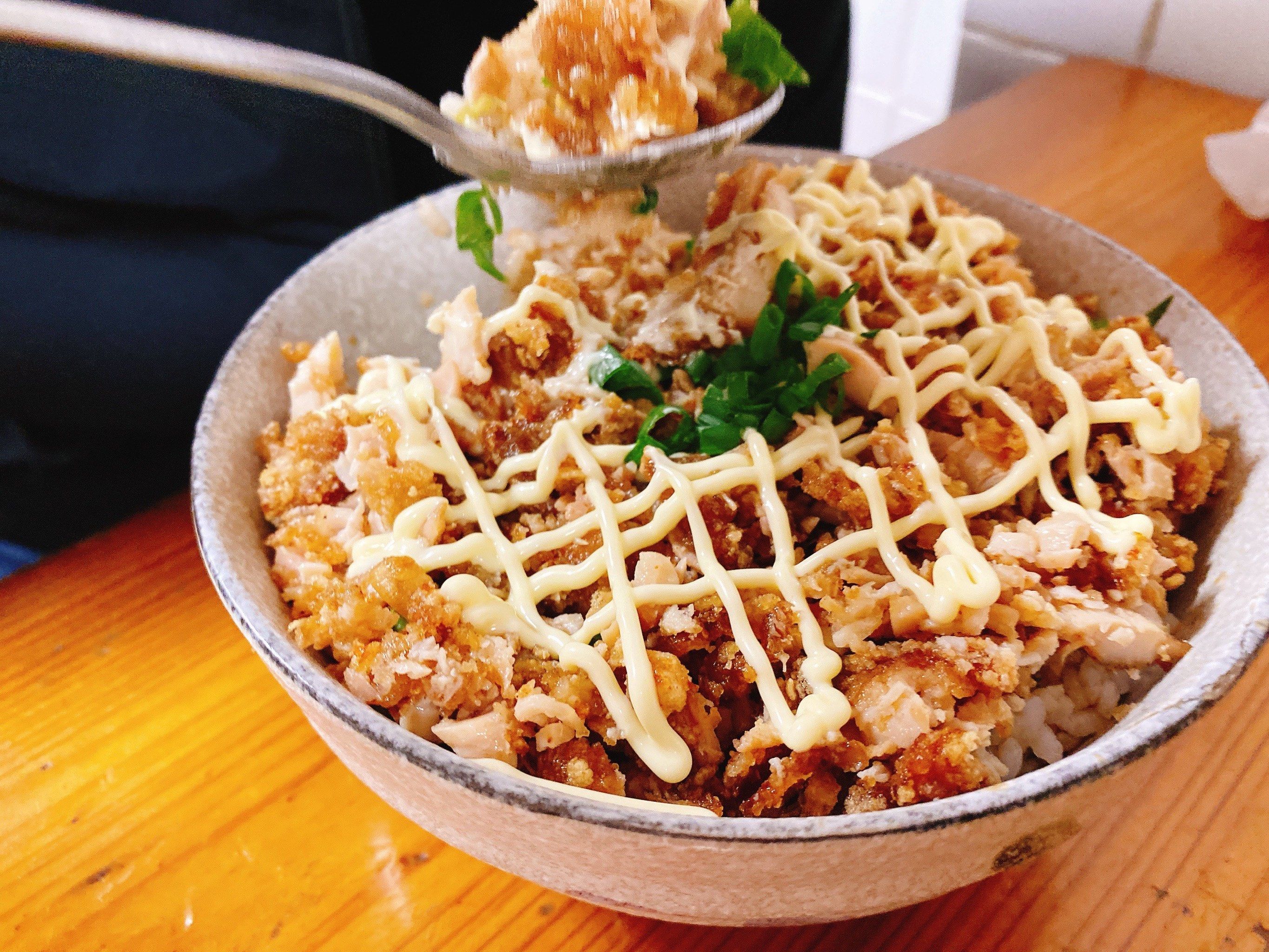 n1️⃣经常点的炸鸡盖饭,第一次吃的时候觉得很好吃,鸡排是现炸