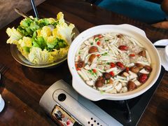 肉丸汤下时蔬-寻钵记民菜馆·正宗常德钵子菜(滨湖路店)