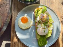 牛油果温泉蛋吐司-O'mills Sourdough Bakery&Bistro(永嘉路店)