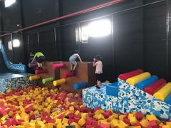 -嘿哟动霸CHUA·新潮玩运动娱乐中心·蹦床滑冰团建乐园