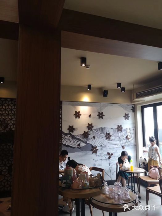 星巴克臻选(成都宽窄巷子店)大堂图片