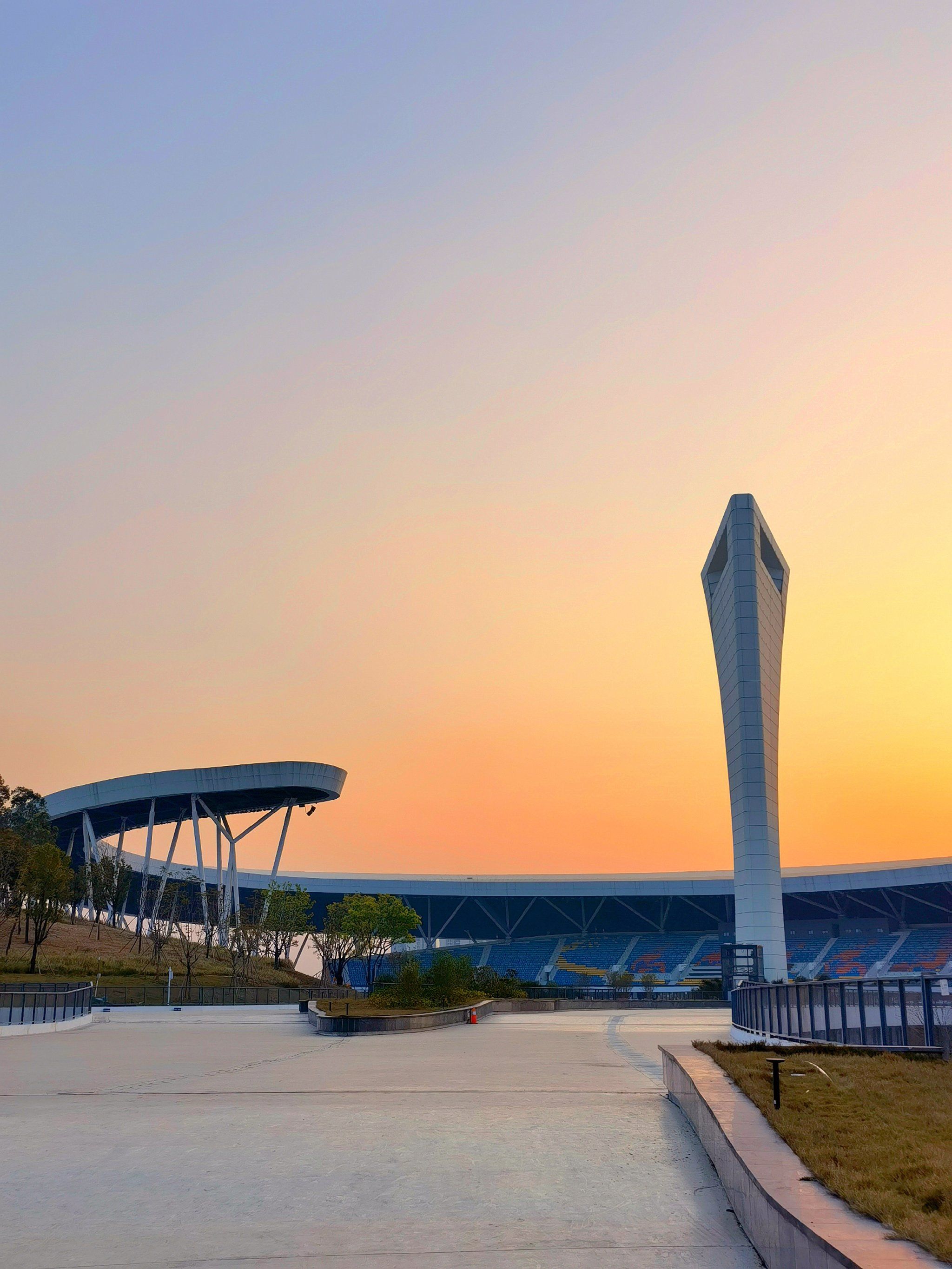 狮山体育馆,超出片,这是蛇形宝格丽?