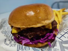 -TRIPS BURGER(大钟寺店)