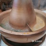 入口即化，尤其是肥瘦相间的部位，鲜美无比羊肉非常新鲜