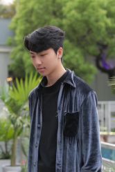 -一家只做男发烫染的店